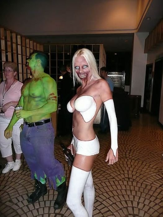 Στις Αμερικανίδες αρέσει να υποδύονται τις σέξι τσούλες «ζωντανές-νεκρές» [εικόνες] | iefimerida.gr 4