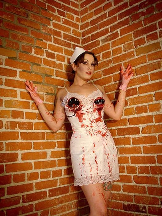 Στις Αμερικανίδες αρέσει να υποδύονται τις σέξι τσούλες «ζωντανές-νεκρές» [εικόνες] | iefimerida.gr 6