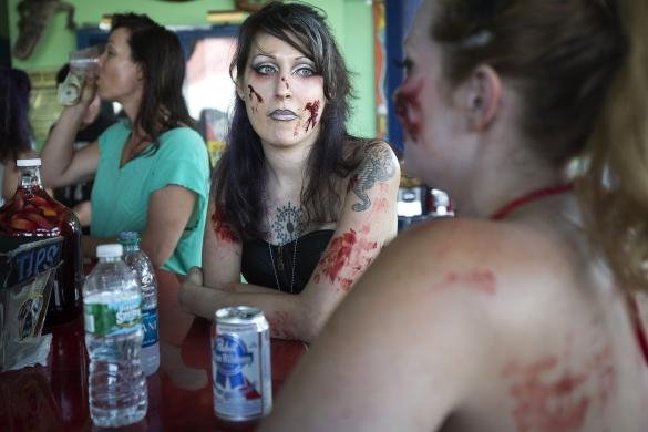 Τα ζόμπι βγήκαν παγανιά στο Μπρούκλιν -Οι ζωντανοί νεκροί έκαναν κατάληψη σε ένα νησί [εικόνες] | iefimerida.gr 1