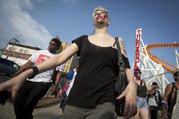 Τα ζόμπι βγήκαν παγανιά στο Μπρούκλιν -Οι ζωντανοί νεκροί έκαναν κατάληψη σε ένα νησί [εικόνες] | iefimerida.gr 2