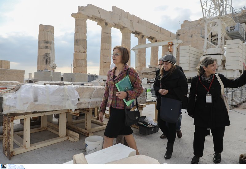 Επίσκεψη εργασίας στον αρχαιολογικό χώρο της Ακρόπολης πραγματοποίησε σήμερα το μεσημέρι η υπουργός Πολιτισμού και Αθλητισμού Μυρσίνη Ζορμπά