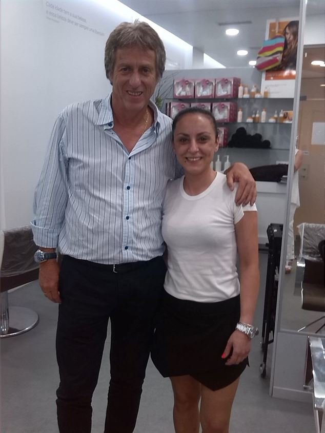 Προπονητής κάνει μανικιούρ και βαφή πριν την προετοιμασία [εικόνες] | iefimerida.gr 1