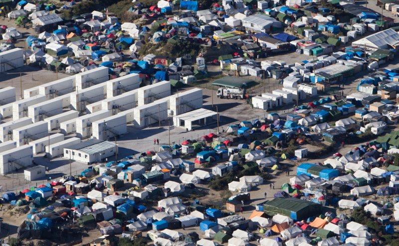 Εκθεση-σοκ: Πρόσφυγες κακοποιήθηκαν από αστυνομικούς στη «Ζούγκλα» του Καλαί [εικόνες] | iefimerida.gr 1