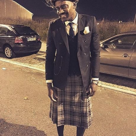 Ποδοσφαιριστής που έπαιξε στην Super League με φούστα [εικόνες] | iefimerida.gr 2