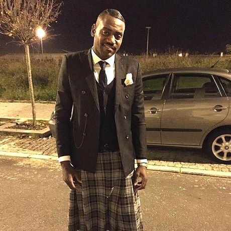 Ποδοσφαιριστής που έπαιξε στην Super League με φούστα [εικόνες] | iefimerida.gr 1