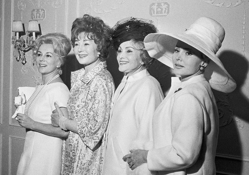 Εφυγε στα 99 της χρόνια η θρυλική Ζα Ζα Γκαμπόρ [εικόνες & βίντεο] | iefimerida.gr 0