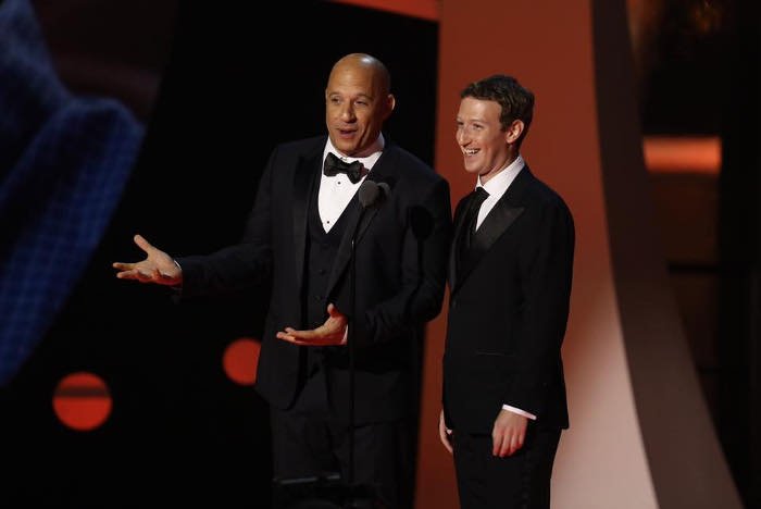 Μια μέρα στη ζωή του Μαρκ Ζούκερμπεργκ – Αθλείται, εργάζεται, μαθαίνει κινέζικα και... προσεύχεται [εικόνες] | iefimerida.gr 4