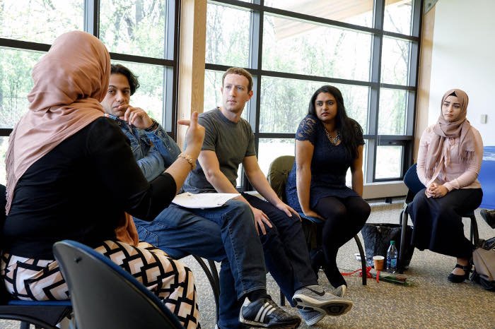 Μια μέρα στη ζωή του Μαρκ Ζούκερμπεργκ – Αθλείται, εργάζεται, μαθαίνει κινέζικα και... προσεύχεται [εικόνες] | iefimerida.gr 2