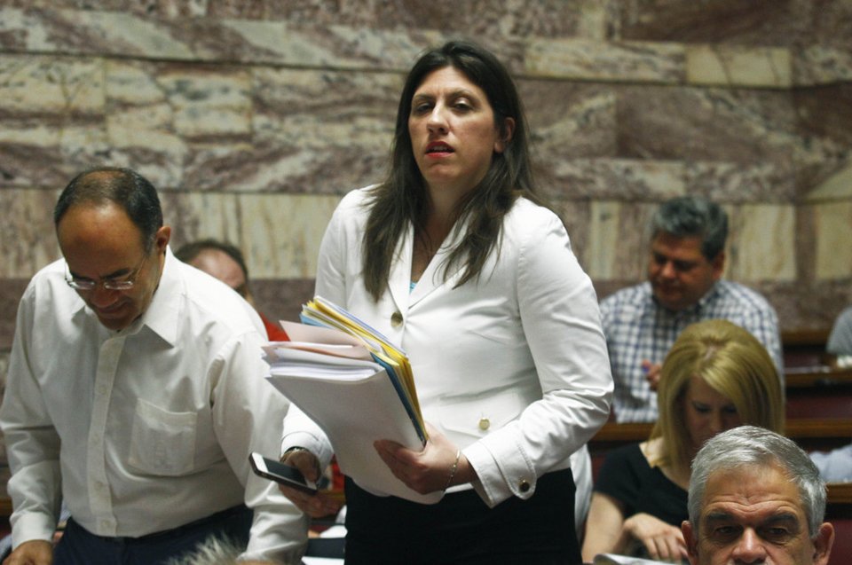 Καρέ-καρέ η συνεδρίαση της ΚΟ του ΣΥΡΙΖΑ -Τα χειροκροτήματα, η βλοσυρή Ζωή, ο Βαρουφάκης αλλού [εικόνες] | iefimerida.gr 2