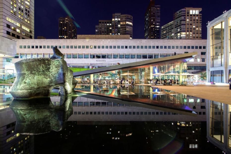 Το Lincoln Center. Ηδη στις φωτογραφίες είναι εμφανής ο διάλογος με το ΚΠΙΣΝ και τα βασικά του στοιχεία           Inaki Vinaixa