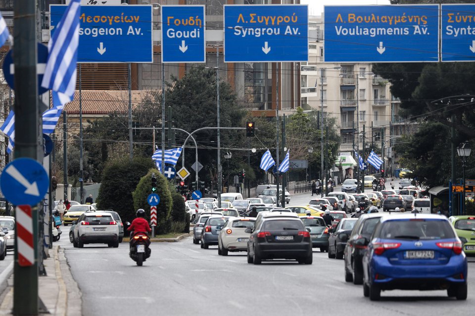 Σημαιοστολισμός στο κέντρο της Αθήνας