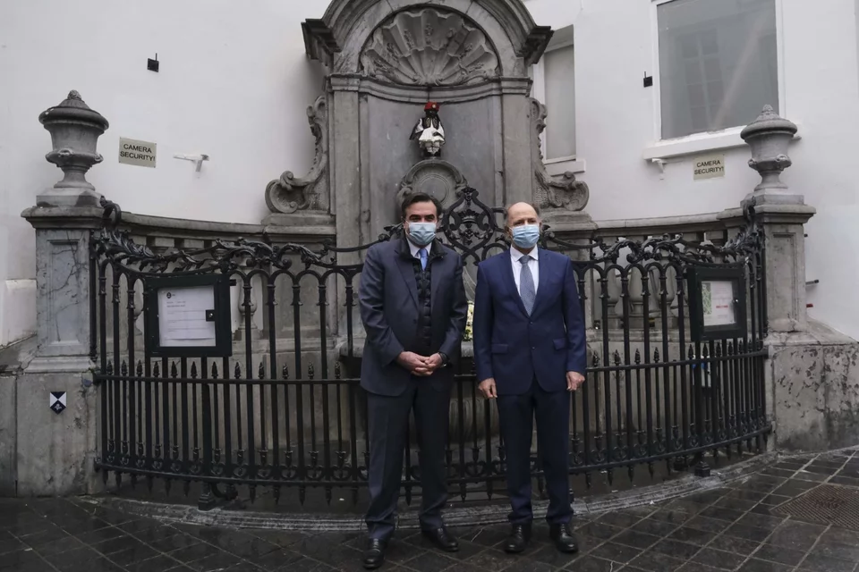 Ο αντιπρόεδρος της Κομισιόν Μ. Σχοινάς και ο πρέσβης της Ελλάδας στο Βέλγιο Διονύσιος Καλαμβρέζος Φωτογραφία: Alexandros Michailidis/SOOC