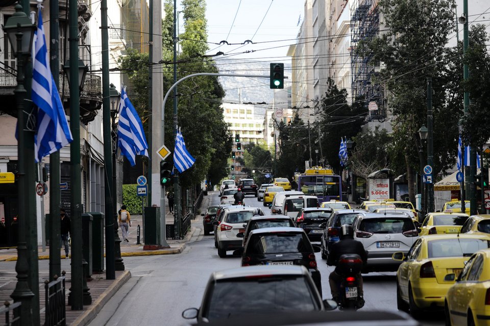 Σημαιοστολισμός στο κέντρο της Αθήνας