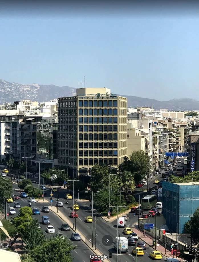 Το κτίριο της Εθνικής Τράπεζας που βρίσκεται σήμερα στη θέση της βίλας