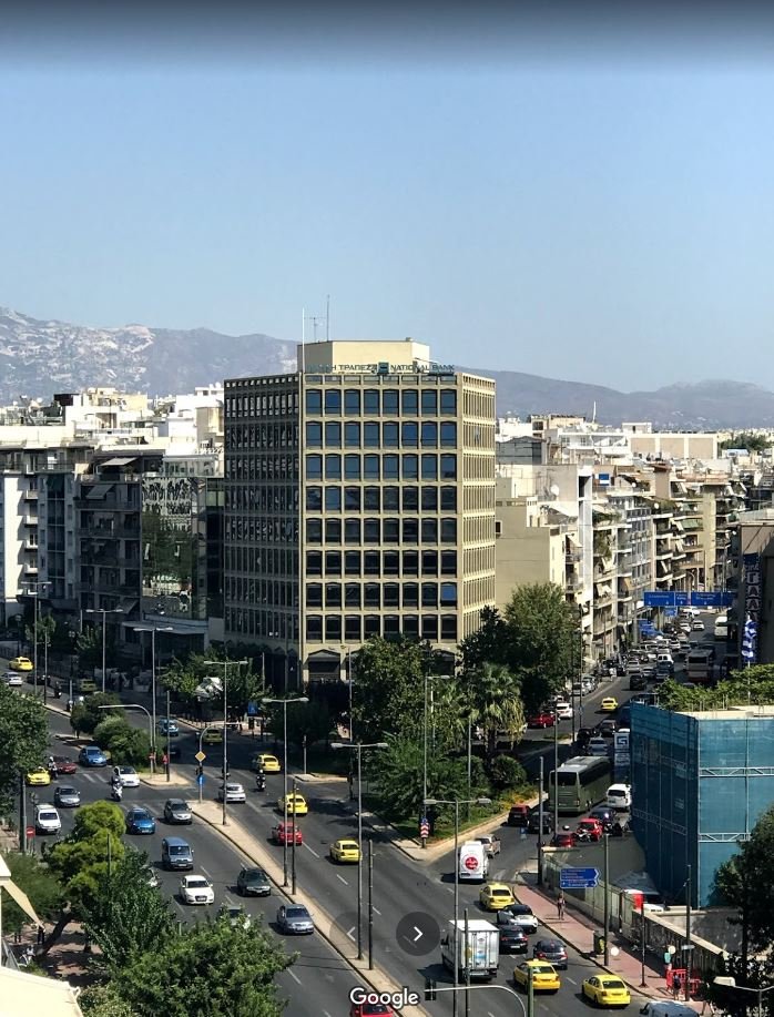 Το κτίριο της Εθνικής Τράπεζας που βρίσκεται σήμερα στη θέση της βίλας