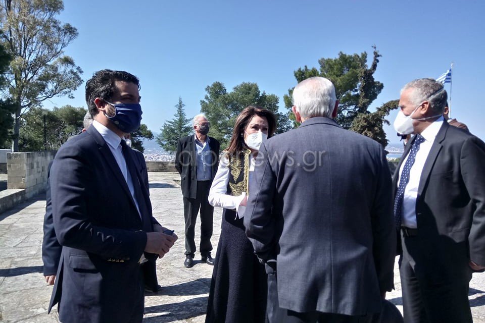 Στους τάφους των Βενιζέλων βρέθηκε η Γιάννα Αγγελοπούλου για την εκδήλωση μνήμης των 85 ετών από τον θάνατο του Ελευθέριου Βενιζέλου -Φωτογραφία: zarpanews