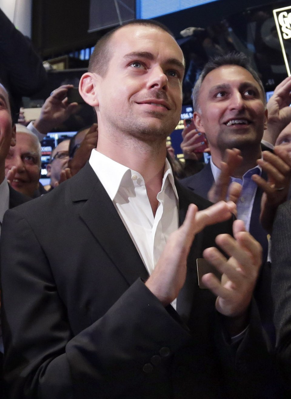 Ο Τζακ Ντόρσεϊ τις πρώτες του ημέρες σαν CEO του Twitter - Με κοστούμι, ξυρισμένος