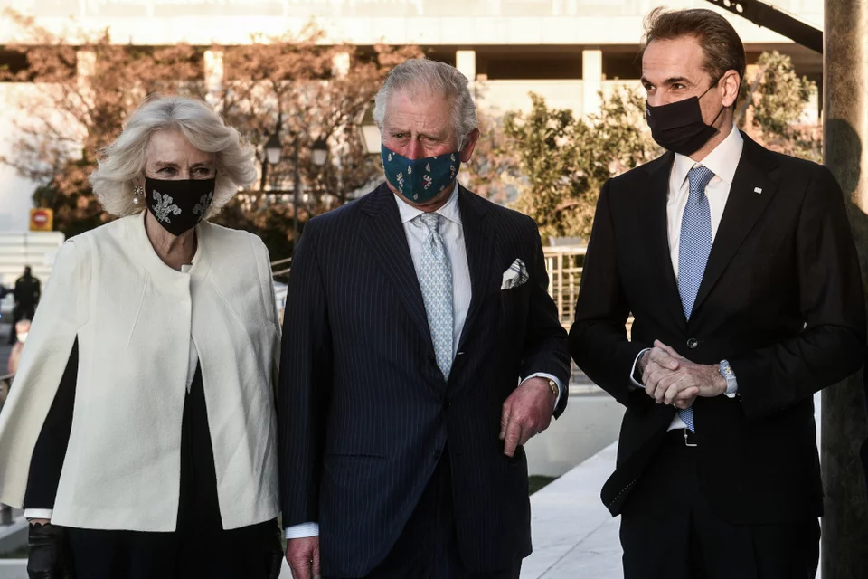 Κυριάκος Μητσοτάκης με τον πρίγκιπα Κάρολο και την δούκισσα της Κορνουάλης -Φωτογραφία: EUROKINISSI/ΤΑΤΙΑΝΑ ΜΠΟΛΑΡΗ