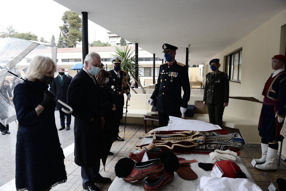 Ο πρίγκιπας Κάρολος με την ΠτΔ επιθεώρησαν την Προεδρική Φρουρά
