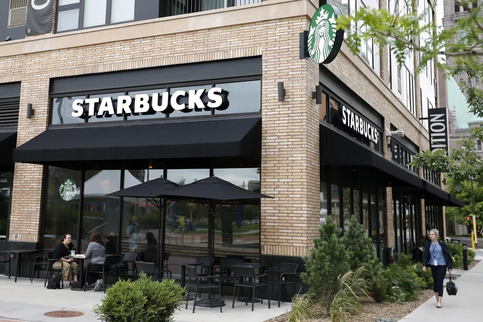 Εξωτερική πρόσοψη καταστήματος Starbucks