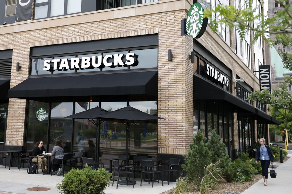 Εξωτερική πρόσοψη καταστήματος Starbucks