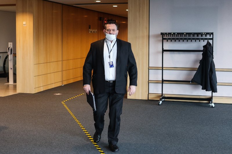 Ο Γιάννης Λαγός προσέρχεται στην ακρόαση για την άρση της ασυλίας του -Φωτογραφία: Aris OIkonomou/ SOOC