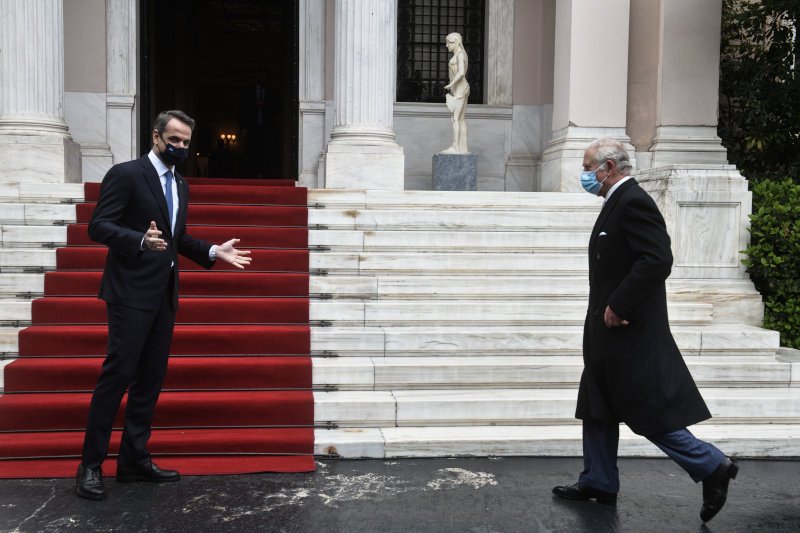 Θερμή υποδοχή από τον Κ. Μητσοτάκη στον Πρίγκηπα Κάρολο / Φωτογραφία: Eurokiniisi/ Τατιάνα Μπόλαρη