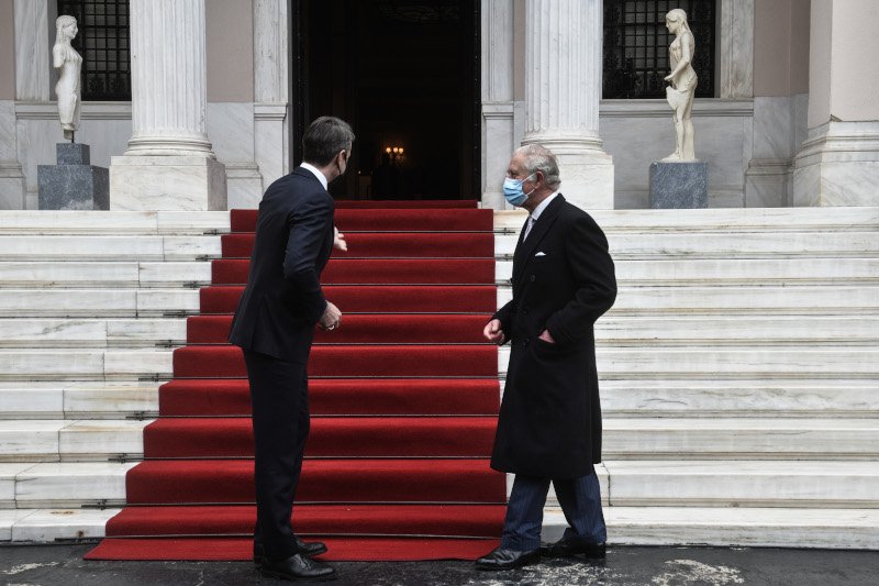 Ο Πρωθυπουργός υποδέχεται τον Πρίγκηπα Κάρολο στο Μέγαρο Μαξίμου / Φωτογραφία: Eurokiniisi/ Τατιάνα Μπόλαρη