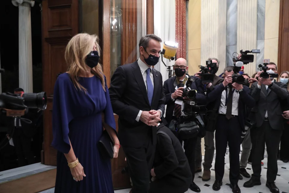Ο Κυριάκος και η Μαρέβα Μητσοτάκη προσέρχονται στο Προεδρικό 