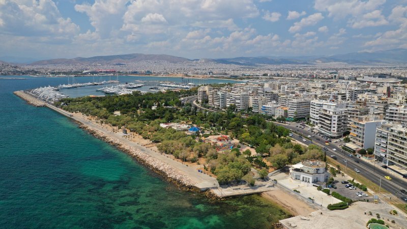 Το κτίριο-σύμβολο του Παλαιού Φαλήρου είναι ένα από τα παλαιότερα κτίρια της περιοχής / Φωτογραφία: Shutterstock