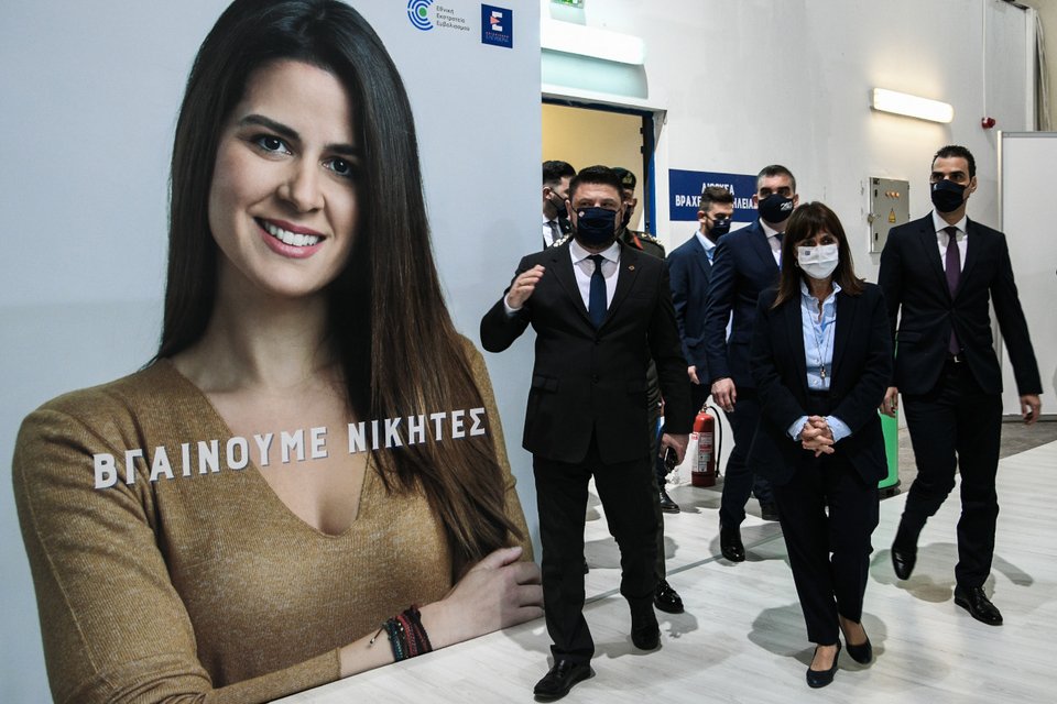 H Κατερίνα Σακελλαροπούλου στο MEGA εμβολιαστικό κέντρο / Φωτογραφία: Eurokonissi