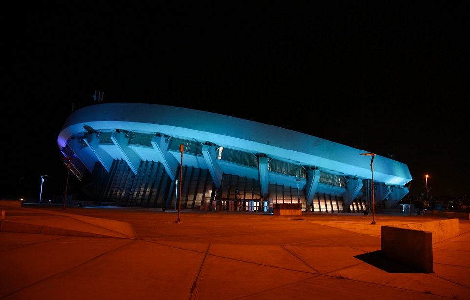 Το ΣΕΦ φωταγωγημένο στα γαλανόλευκα