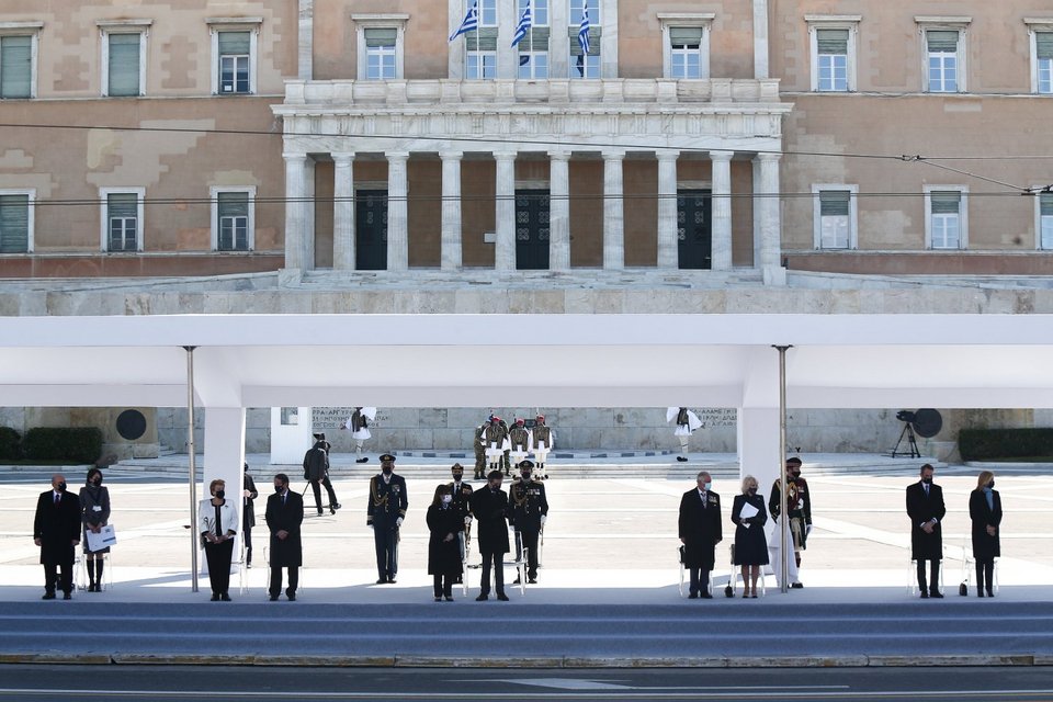Η εξέδρα των επισήμων για την στρατιωτική παρέλαση της 25ης