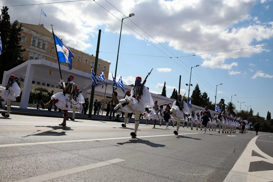 Ρίγη συγκίνησης σκόρπισε η παρέλαση των Ευζώνων