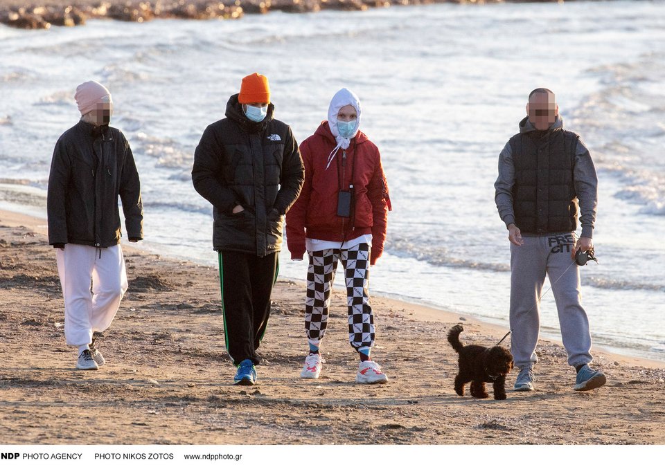 Τάμτα και Πάρης Κασιδόκωστας βόλτα στην παραλία