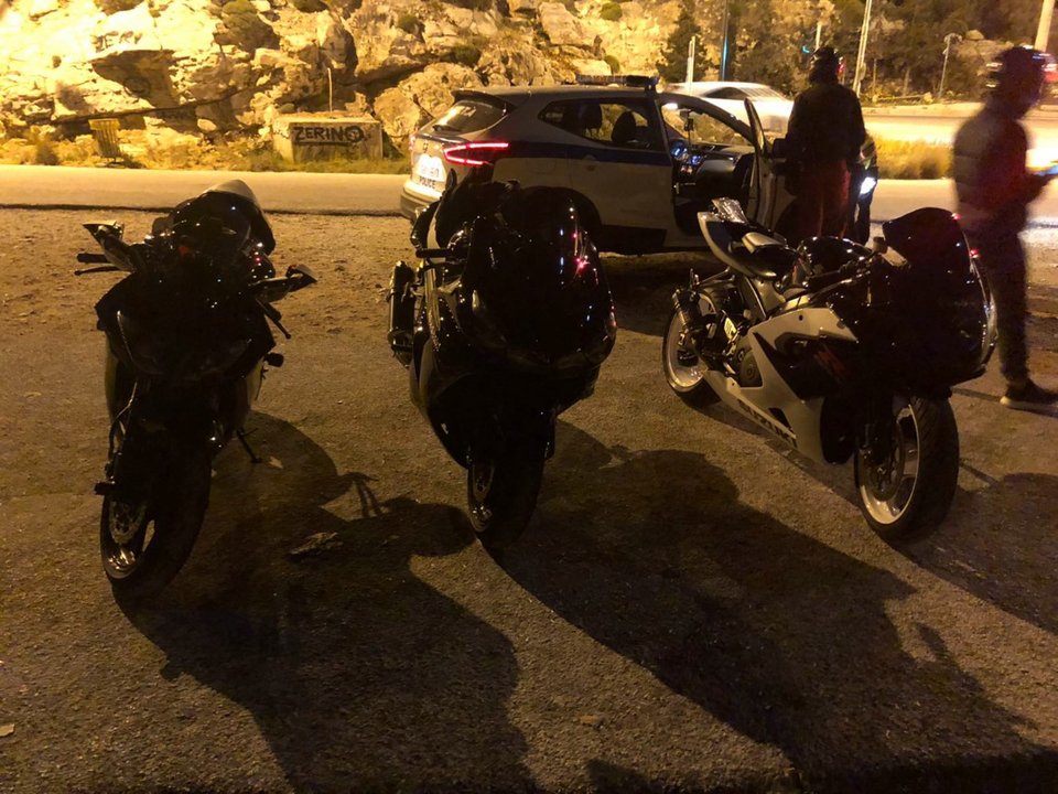 Κατά τους ελέγχους της Τροχαίας αφαιρέθηκαν 96 άδειες ικανότητας οδήγησης, 18 άδειες κυκλοφορίας και 6 ζεύγη πινακίδων κυκλοφορίας, ενώ ακινητοποιήθηκαν 5 οχήματα -Φωτογραφία: EUROKINISSI/ΕΛΛΗΝΙΚΗ ΑΣΤΥΝΟΜΙΑ