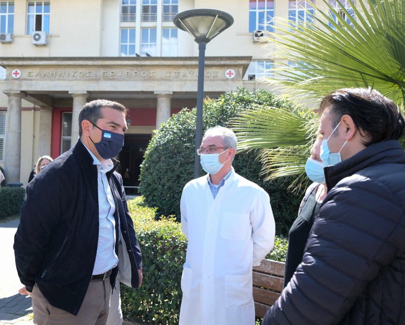 Ο Αλέξης Τσίπρας στο Νοσοκομείο Ερυθρός Σταυρός / Φωτογραφία: Γραφείο Τύπου ΣΥΡΙΖΑ