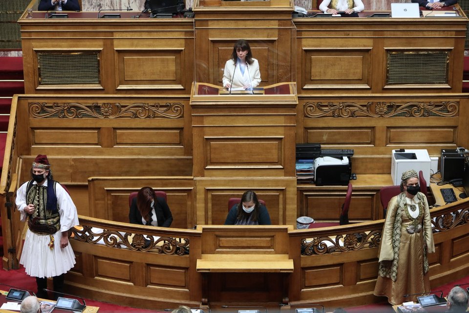 Η Κατερίνα Σακελλαροπούλου στη Βουλή/ Φωτογραφία: Eurokinissi
