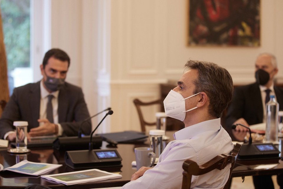 Ο πρωθυπουργός Κ. Μητσοτάκης στη σύσκεψη στο Μαξίμου για τους δασικούς χάρτες -Φωτογραφία: ΓτΠ/Δημήτρης Παπαμήτσος