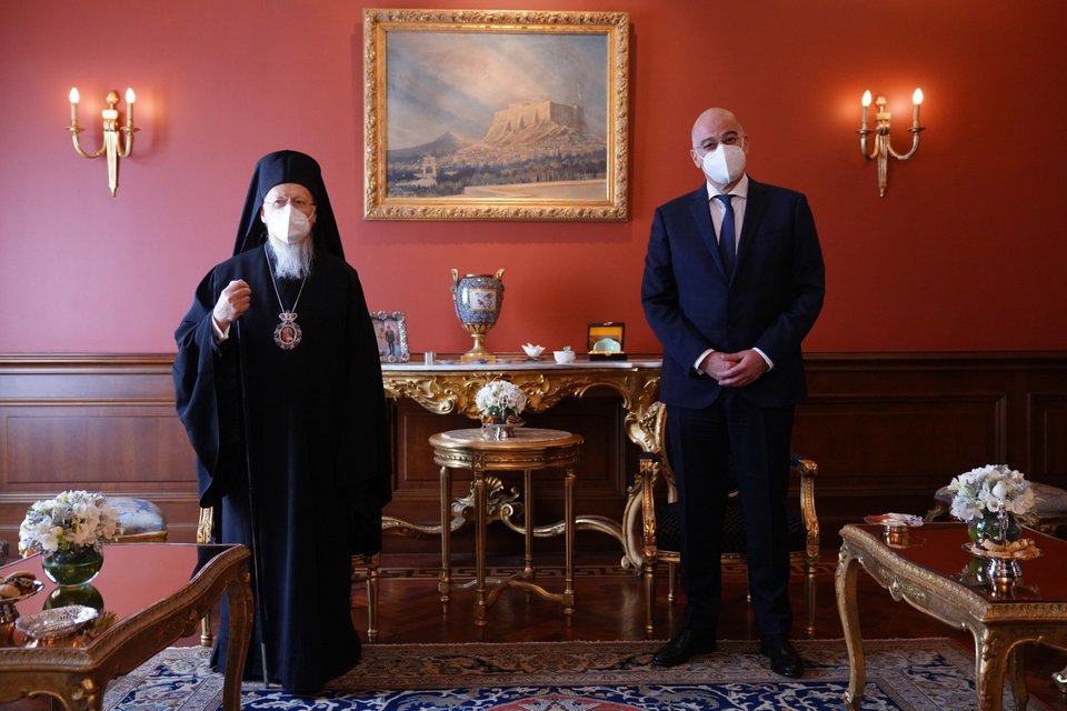 Ο Νίκος Δένδιας στο Φανάρι με τον Οικουμενικό Πατριάρχη Βαρθολομαίο Φωτογραφία: EUROKINISSI/ΥΠ. ΕΞΩΤΕΡΙΚΩΝ/ΧΑΡΗΣ ΑΚΡΙΒΙΑΔΗΣ