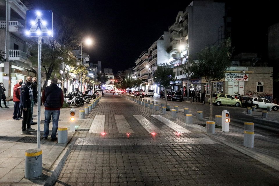 Η «έξυπνη διάβαση» στη Νέα Σμύρνη -Φωτογραφία: ΠΑΝΑΓΟΠΟΥΛΟΣ ΓΙΑΝΝΗΣ EUROKINISSI