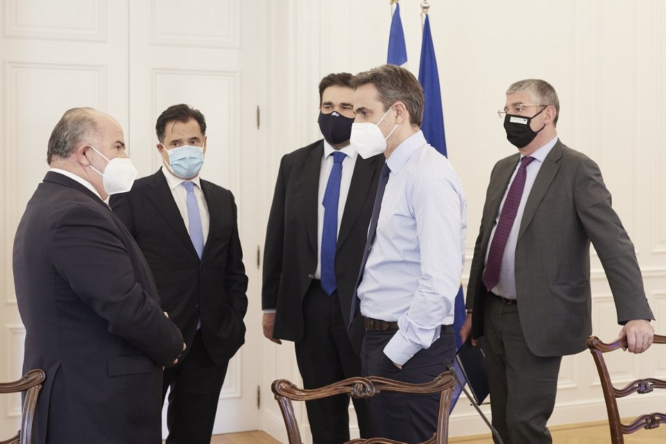 Ο Κυριάκος Μητσοτάκης με τους Γ. Καββαθά, Α. Γεωργιάδη, Κ. Πιερρακάκη, Γ. Τσακίρη / Φωτογραφία: ΓτΠ-ΠΑΠΑΜΗΤΣΟΣ ΔΗΜΗΤΡΗΣ