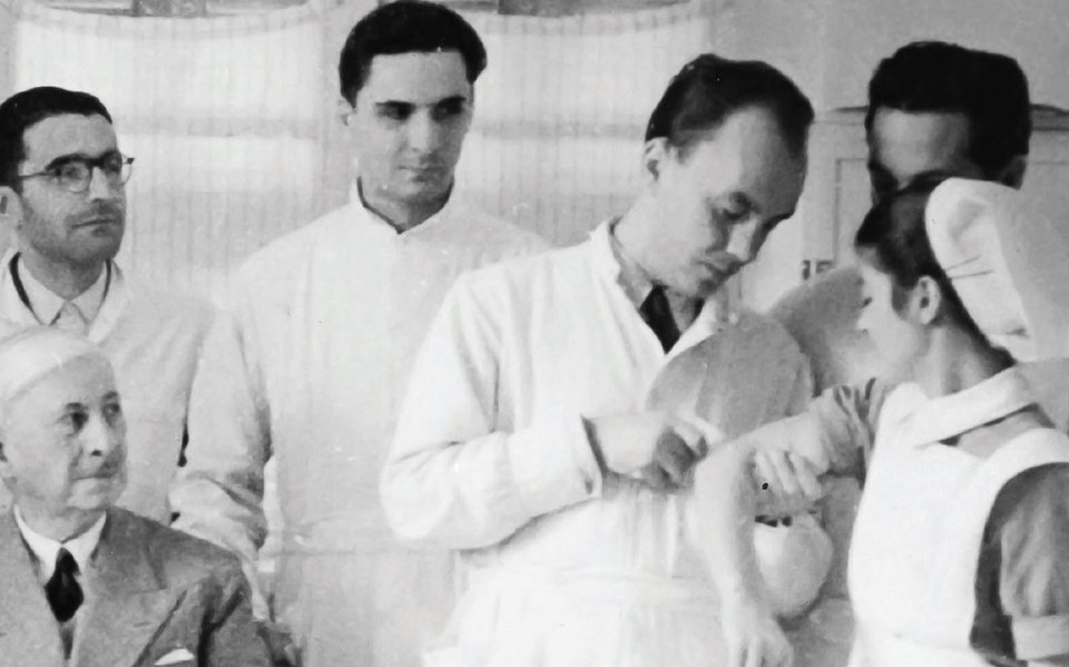 Εμβολιασμοί το 1948 στον «Ευαγγελισμό» Πηγή: Λεύκωμα «Θεραπευτήριο "Ο Ευαγγελισμός" 1881-2021»