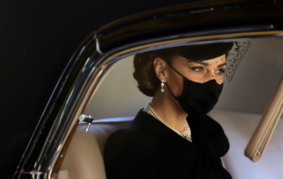 Και η Κέιτ Μίντλετον με κρατική Bentley στην εκκλησία.