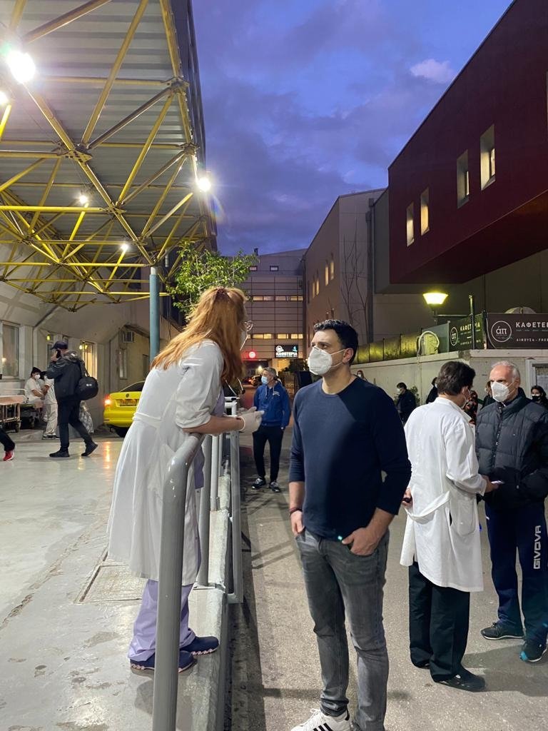 Ο υπουργός Υγείας Βασίλης Κικίλιας επισκέφθηκε το βράδυ της Τρίτης το ΓΝΑ «Ευαγγελισμός» κατά τη διάρκεια της εφημερίας του