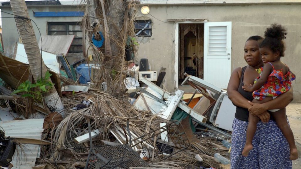 Η κλιματική αλλαγή σε τρεις ηπείρους με πρόσωπο γυναίκας
