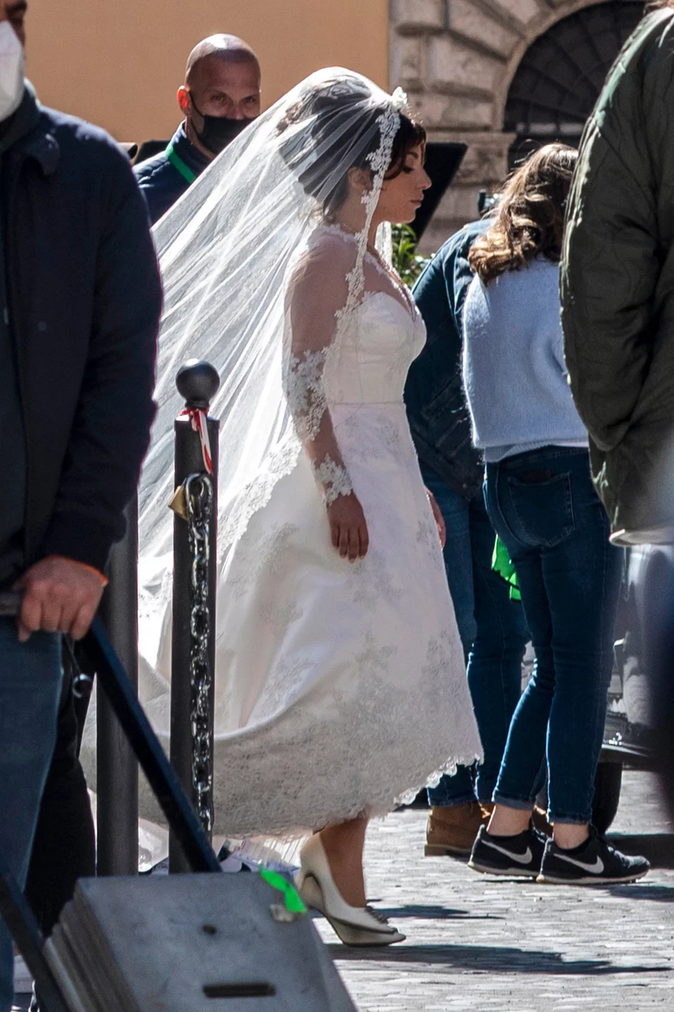 Η Lady Gaga στα γυρίσματα της ταινίας House of Gucci ως νύφη Πατρίτσια