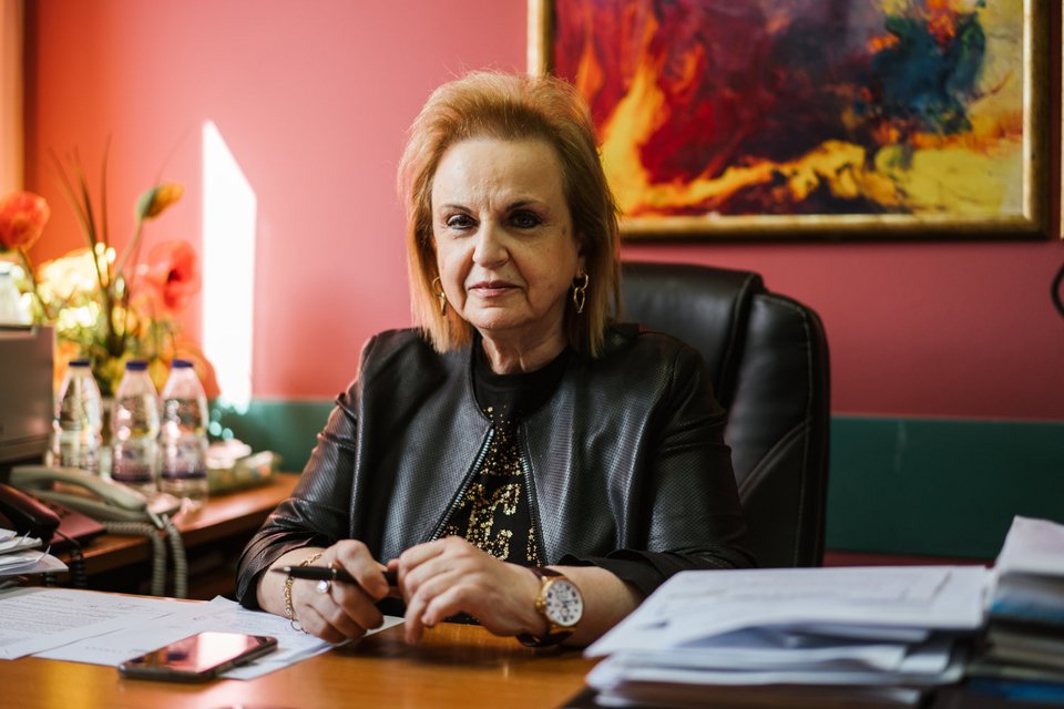 Η Ματίνα Παγώνη στο γραφείο της