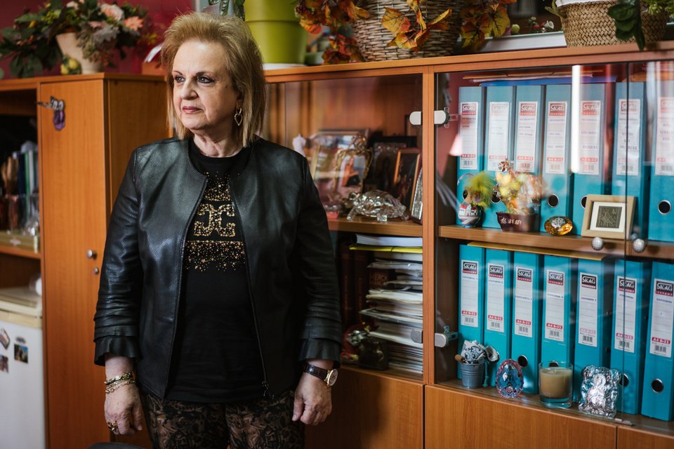 Η Ματίνα Παγώνη στο γραφείο της