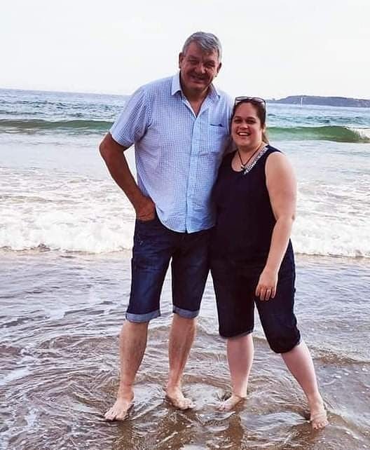 Η 34χρονη Τζέσι με τον 63χρονο αρραβωνιαστικό της